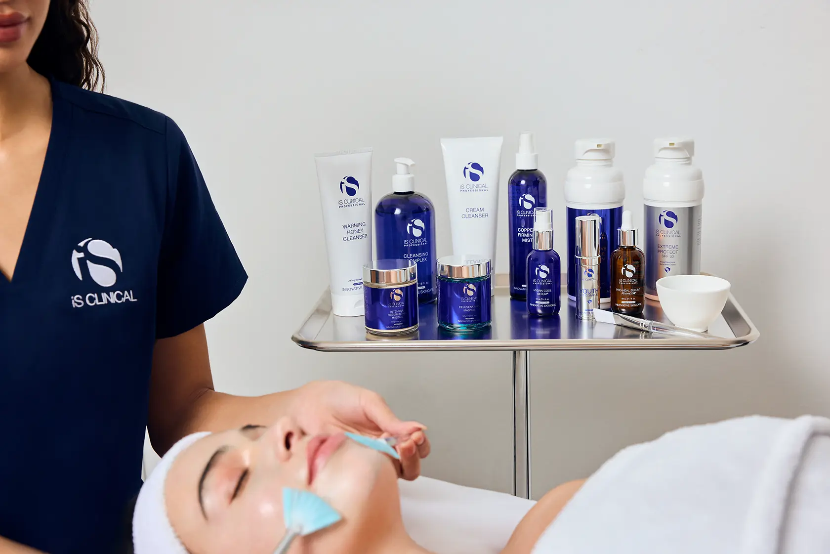 iS Clinical для зволоження сухої та зневодненої шкіри