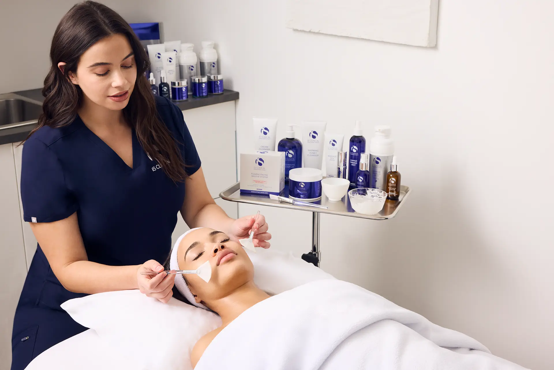 iS Clinical для весеннего ухода за кожей