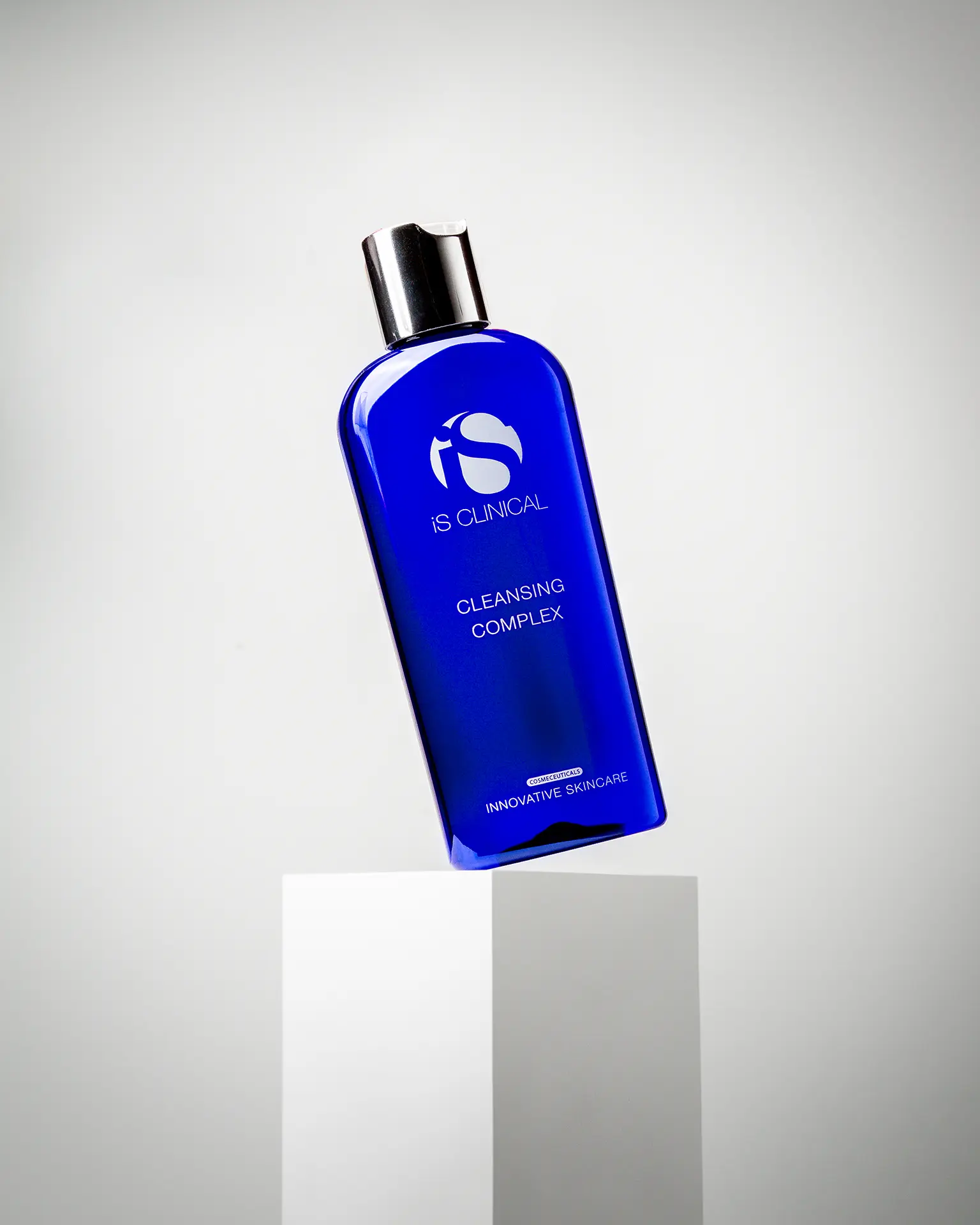 Рекомендовані продукти iS Clinical при гіперпігментації - Cleansing Complex