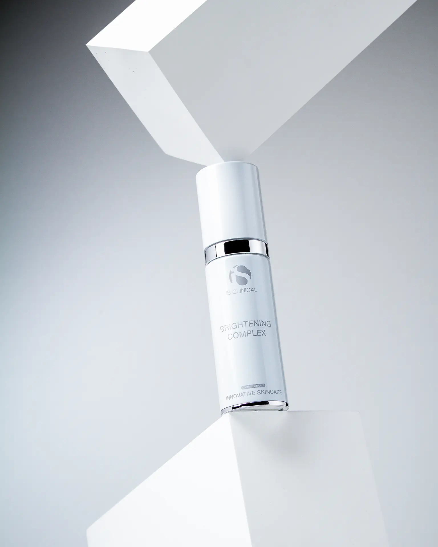 Рекомендовані продукти iS Clinical при гіперпігментації - Brightening Complex