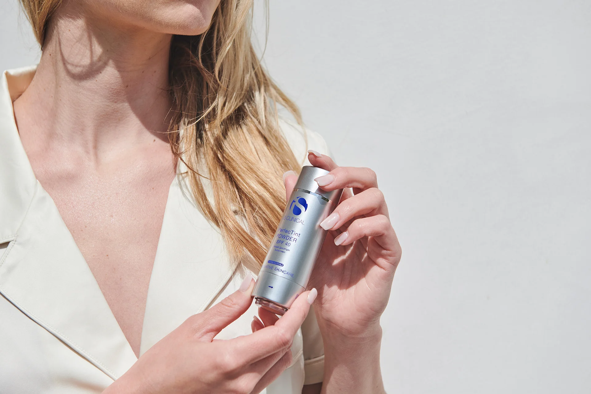 ТОП-продукти: визнання останніх років - PerfecTint Powder SPF 40