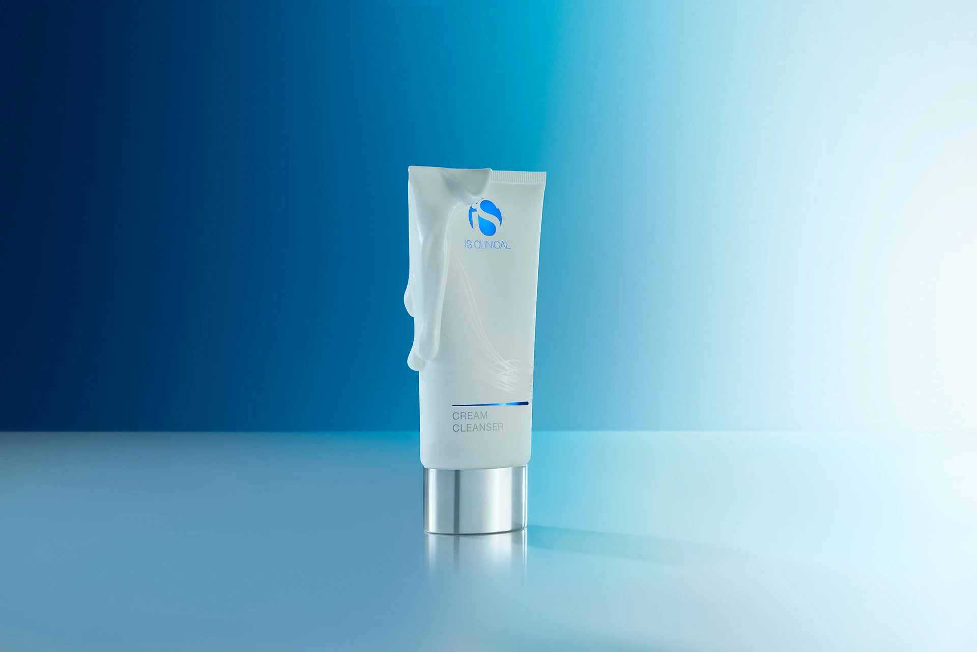 Розглянемо чотири клінзери iS Clinical детально - Cream Cleanser