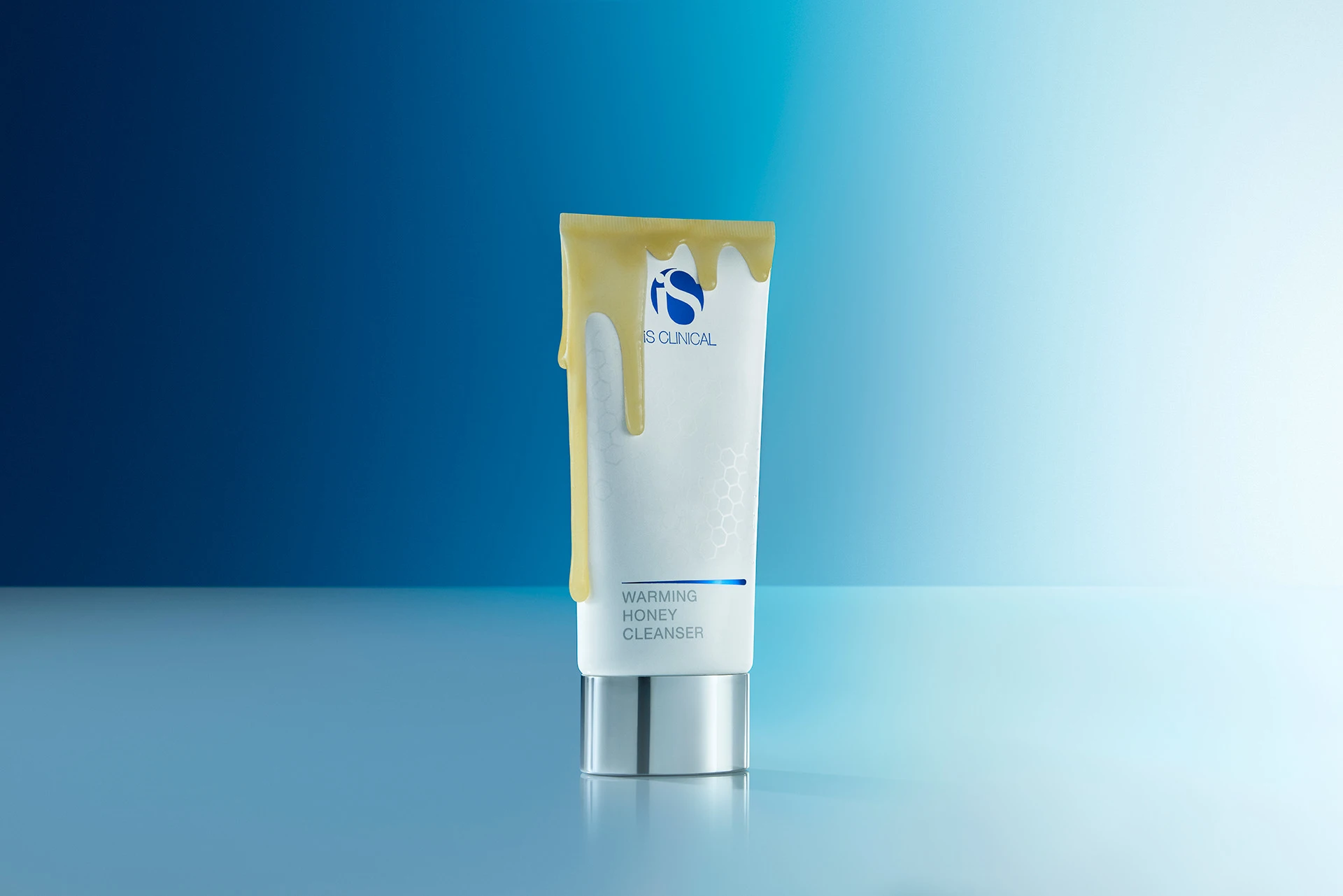 Розглянемо чотири клінзери iS Clinical детально - Warming Honey Cleanser