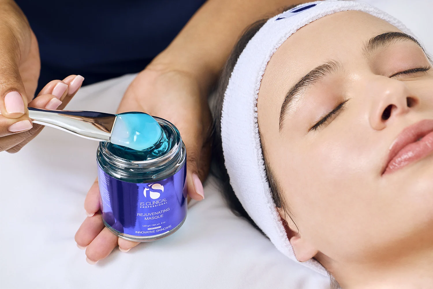 «Harmony Facial» від iS Clinical: делікатне відновлення для вразливої шкіри