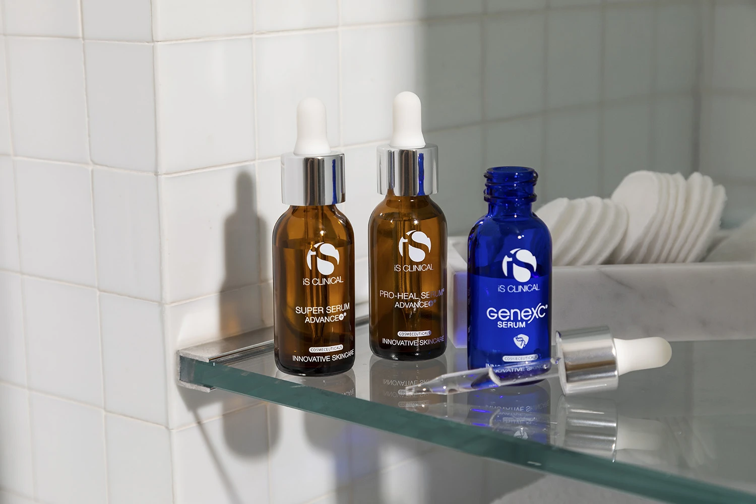 Формули з вітаміном С від iS Clinical: Сироватки iS Clinical з вітаміном С