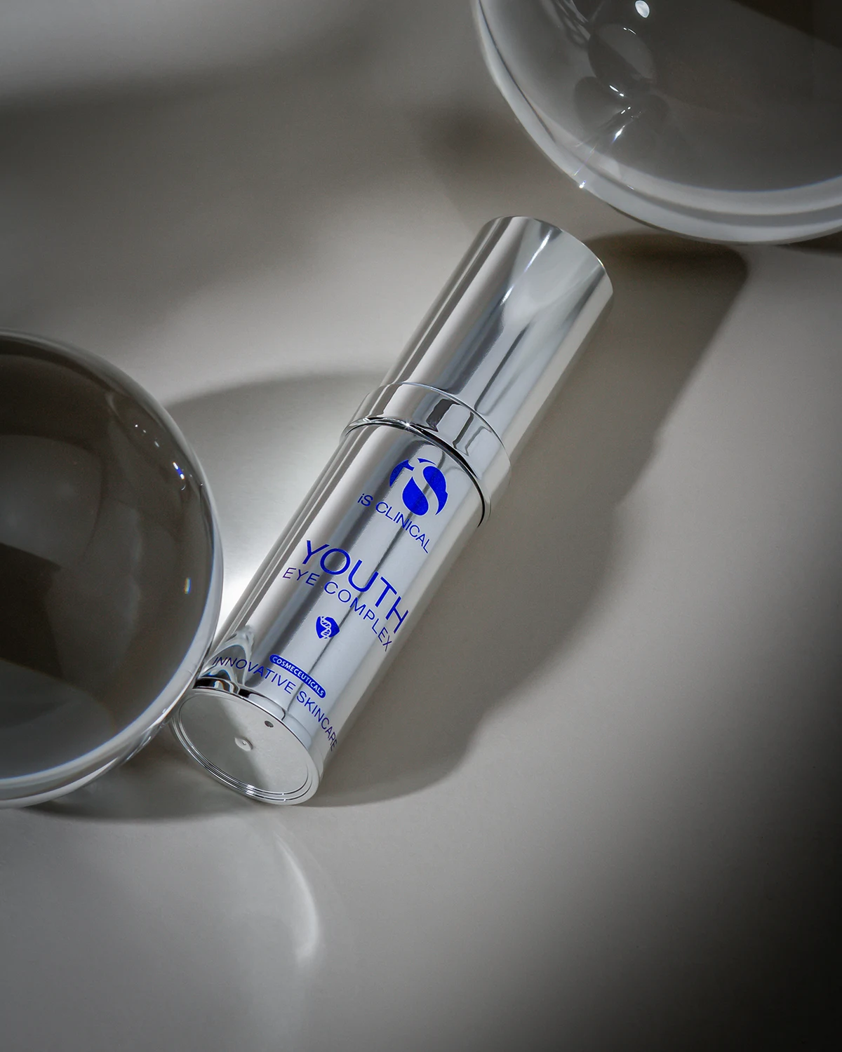Зірки Голлівуду-поцінувачі iS Clinical - Youth Eye Complex